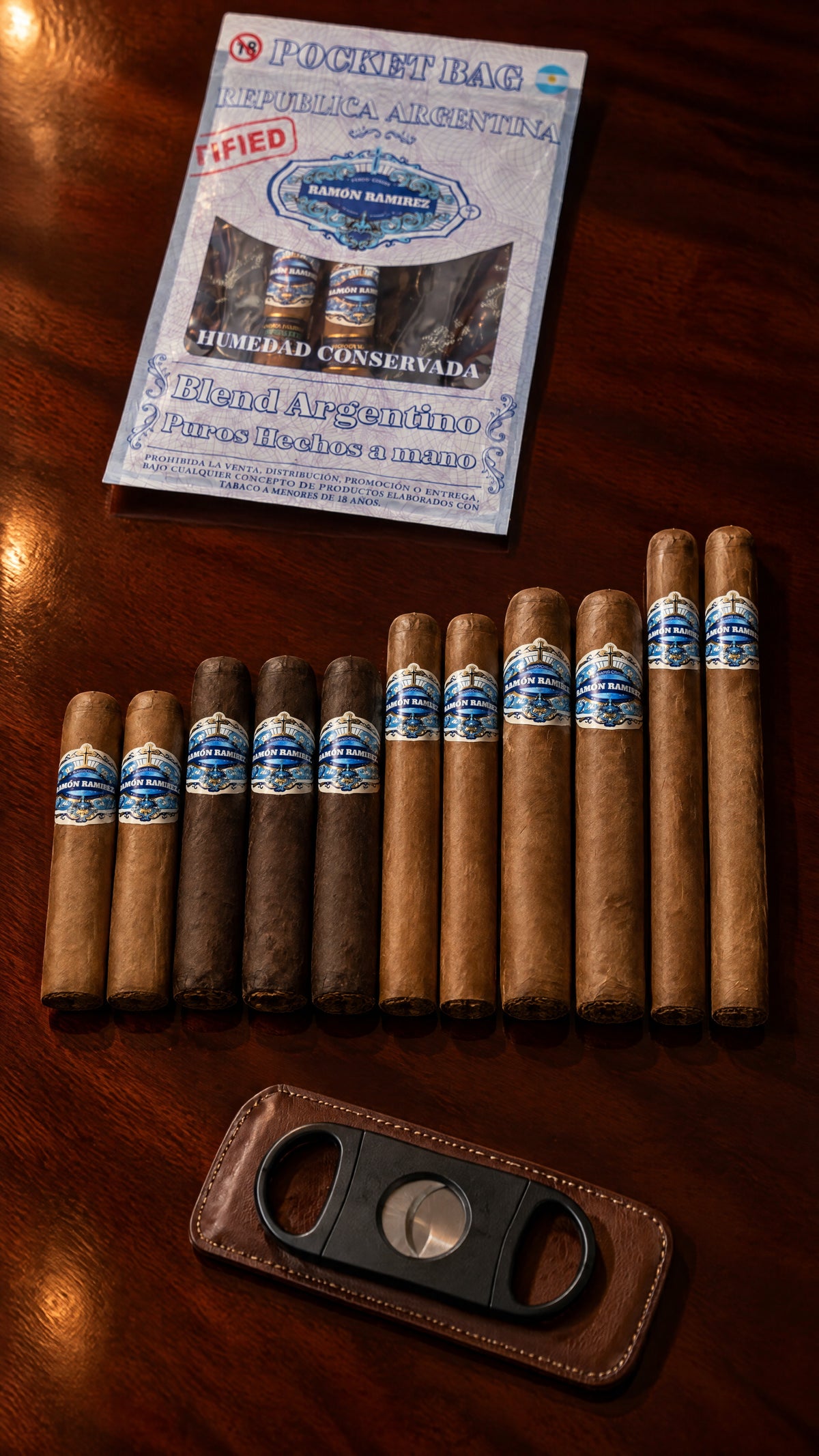 Caja Reserva: ocho puros de calibre, tres Maduros, la Pocket Bag y el cortador